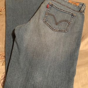 Women’s Levi Jeans